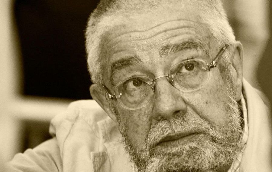 «Поэтов нельзя унижать. Смирившийся с унижением поэт потерян для поэзии. А поэзия выделяет кислород идеализма, без которого общество превращается в „зону“» — Сергей Гандлевский об этикете поэтов / Человек по словоизъявлению. К юбилею Сергея Гандлевского — гражданского активиста и поэтического сталкера — Discours.io