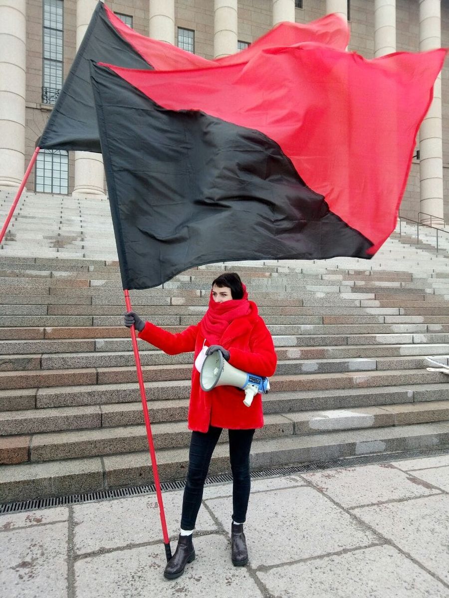 Александра на акции в честь 8 марта в Хельсинки, 2019. Фото: страница А. Аксеновой в Facebook Александра на акции в честь 8 марта в Хельсинки, 2019. Фото: страница А. Аксеновой в Facebook