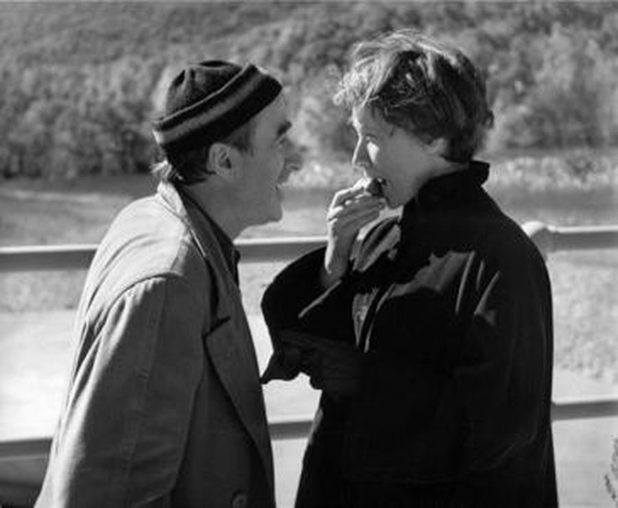 Штефан Вольпе с супругой, американской поэтессой Хильдой Морли в Black Mountain College, 1953. Фотография Клеменс Калишер. Штефан Вольпе с супругой, американской поэтессой Хильдой Морли в Black Mountain College, 1953. Фотография Клеменс Калишер.
