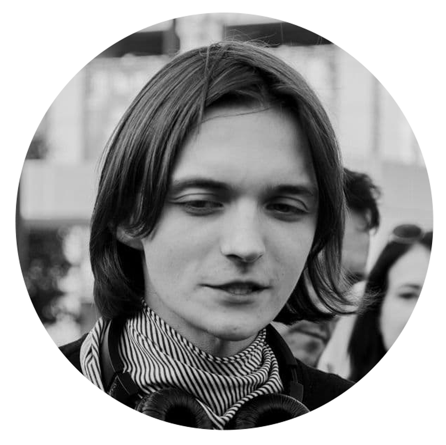 Поэзия Площади: поэт Кирилл Парамонов о генетике культурного кода и дезинфекции текста Поэзия Площади: поэт Кирилл Парамонов о генетике культурного кода и дезинфекции текста