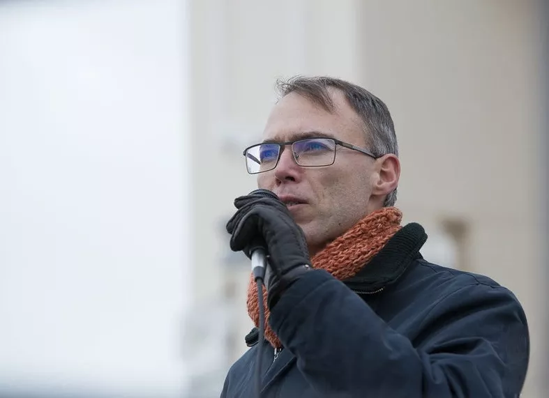 Искандер Ясавеев на митинге, посвященному памяти Бориса Немцова. Фото Максима Платонова / Реальное время