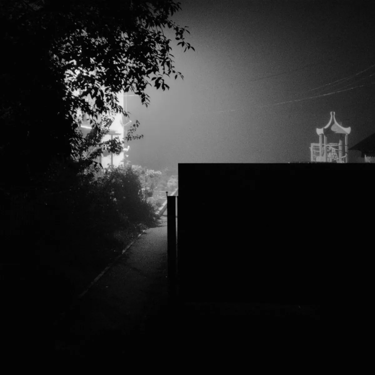 Где гудит земля