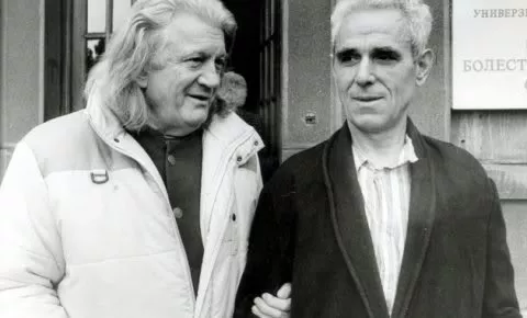 Джордже Мартинович (справа) с адвокатом Велимиром Цветичем (слева) в 1986 году / <a href="https://sr.wikipedia.org/sr-el/Ђорђе_Мартиновић#/media/Датотека:VelimirCvetic_i_DjordjeMartinovic.jpg">Wikimedia </a>