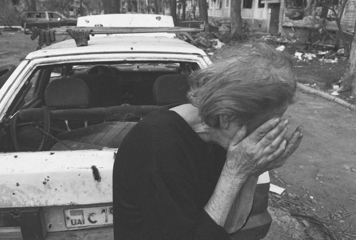 Женщина, потерявшая сына. Мариуполь, район «Азовстали» / Фото автора