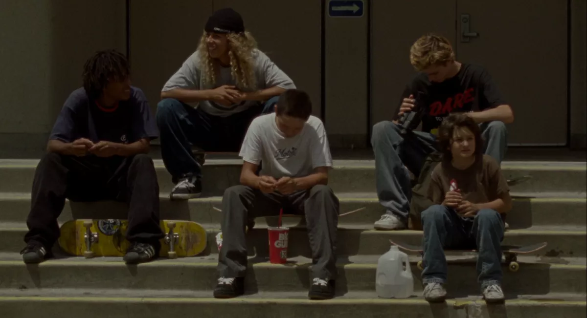 Ностальгия по уличной юности: обзор дебютного фильма  Джоны Хилла «Середина девяностых»