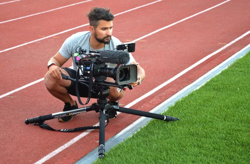 Максим Ломакин работает в BBC уже больше 13 лет. Ему довелось быть свидетелем военных конфликтов и множества протестов, в ходе которых оператор даже получал травмы