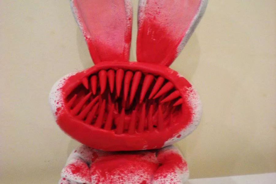 Заяц в красном