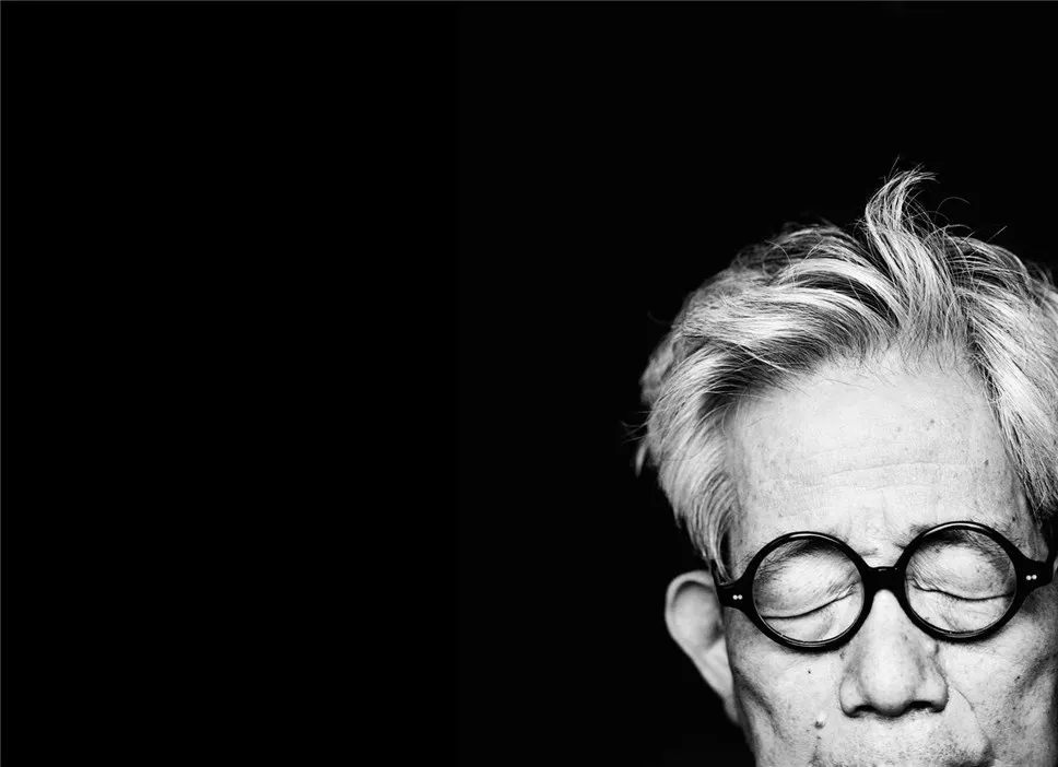 «Покойтесь с миром, сэнсэй! И спасибо Вам за все! Мы все еще играем в футбол 1860 года, но партия и не думает заканчиваться». / Фотография Оэ Кэндзабуро