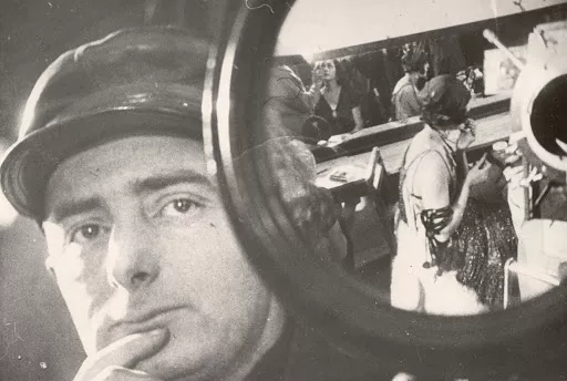 Дзига Вертов и его знаменитый киноглаз — камера, фиксирующая и пересоздающая реальность