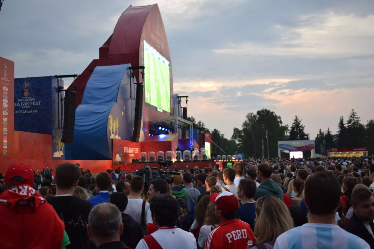 Страх и отвращение в фан-зоне