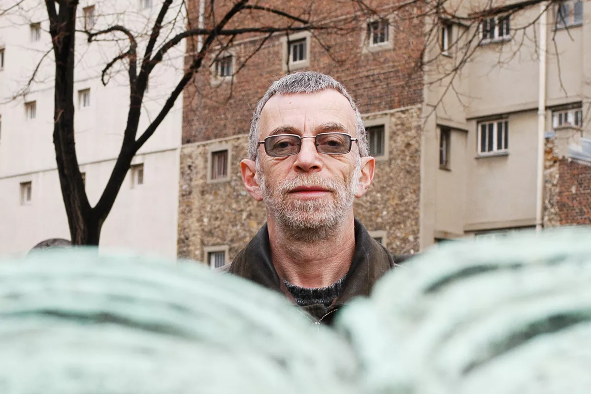 «Скажу честно, что никаким таким особенным поклонником бигмаков в картонных коробочках и шелестящих пакетиков с жареной картошкой я никогда не был. Но когда эти огромные светящиеся стилизованные литеры «М» исчезли из городского ландшафта, я ощутил чувство потери. Почти личной». / Фото: Ulf Andersen, Getty Images