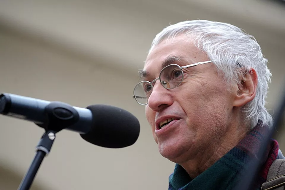 «Производящая симулякры государственная машина обеспокоена соперничеством симулякров, презентуемых постмодернистской культурой» / Олег Чухонцев / Фото ТАСС / Григорий Сысоев