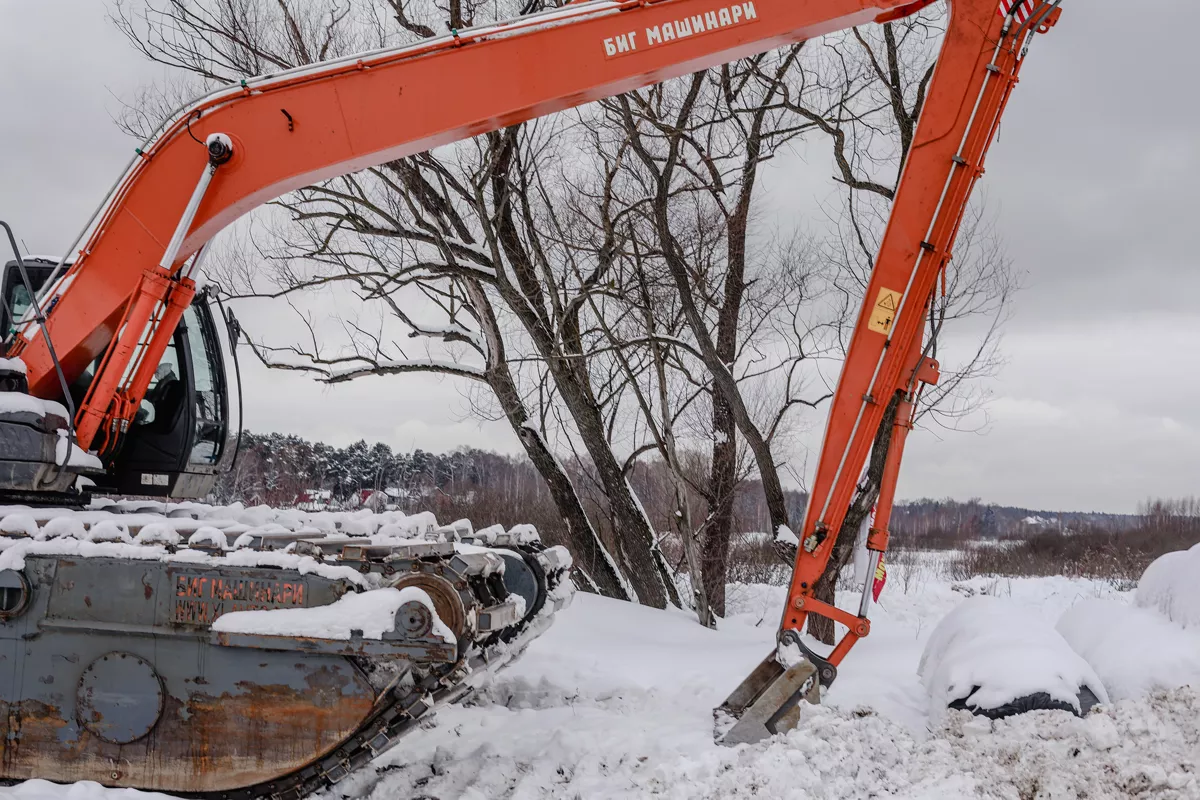 На протяжении многих лет жители поселка Звягино в пойме реки Клязьма борются с незаконной застройкой земель с древними славянскими захоронениями, краснокнижными растениями и животными / Фотографии: Полина Акинина
