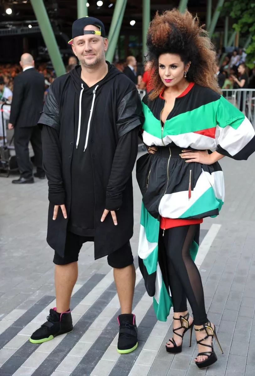 На фото Потап и Настя демонстрируют крутость последнего человека