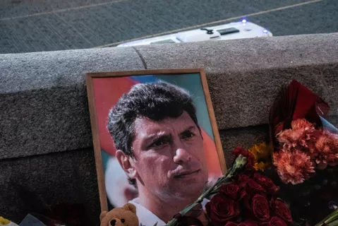 «Если забывать таких людей, то себя потеряем»: россияне, пришедшие на акцию памяти Немцова, о российской власти и войне