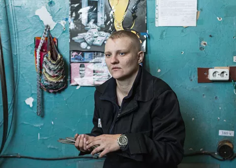 «Отделение». Серия портретов о деформации личности в женских колониях