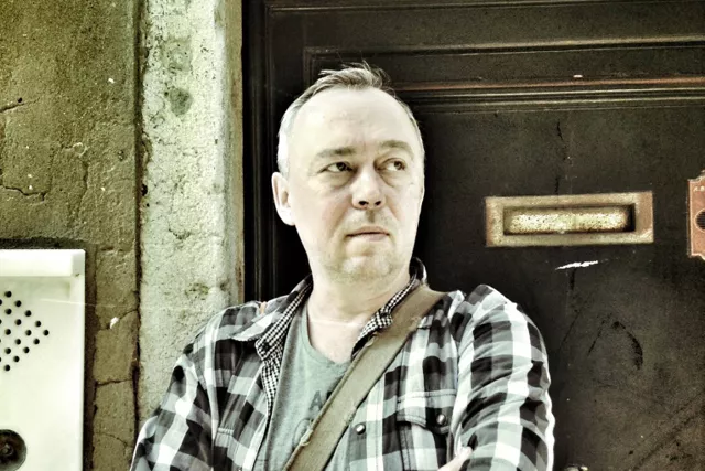 «Я — сон, который снится вам в стране, войною опалимой». Как строятся универсальные смыслы поэтики Александра Кабанова