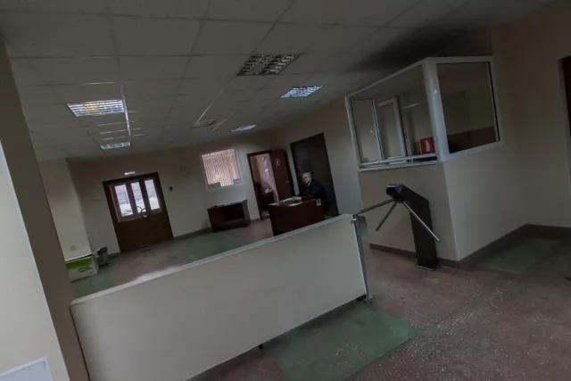 Еще тяжелее, право, просто невыносимо, не вмешиваться