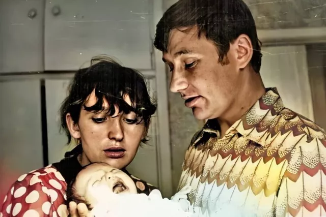 «Я гордился, что мой отец охраняет Россию от злых американцев». Детство Навального — из первой биографии оппозиционера