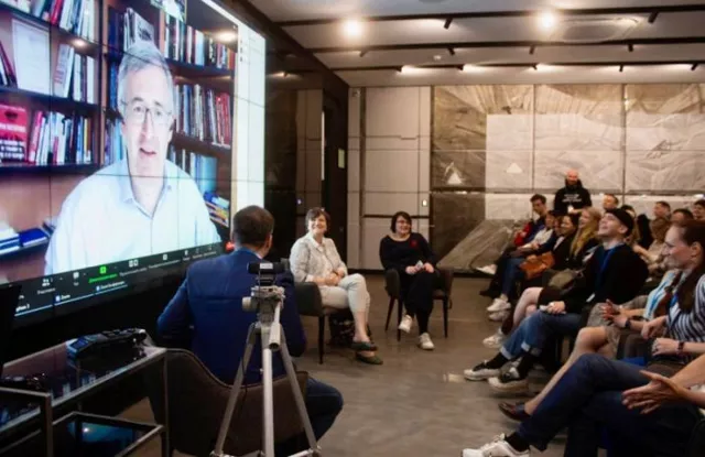 Секретная встреча российской оппозиции. Как прошёл «Форум мирной России» о будущем страны без Путина