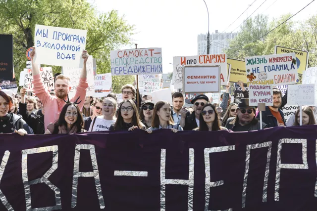 «Вся власть конфетам!» Лозунги и лица Монстрации-2019 в Москве
