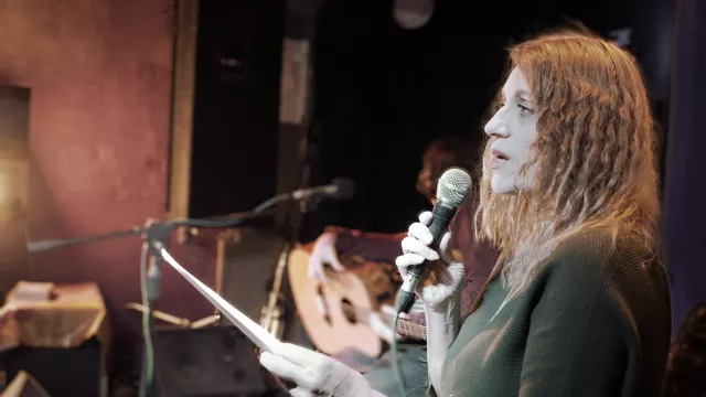 «Посадили Алёшу, посадили Илью». Поэт и журналист Татьяна Вольтская о рабском страхе, иноагентстве и гражданской поэзии