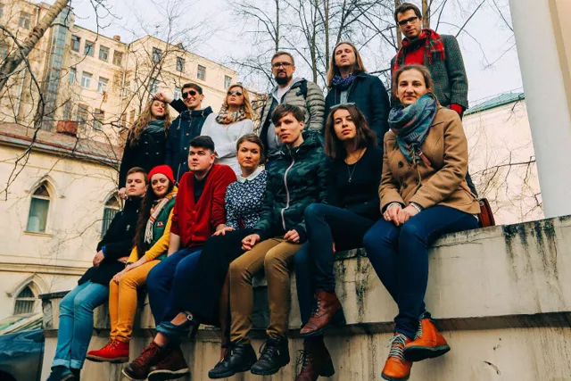 «В студии есть антресоли, на которых можно спать, и гранитная мастерская»