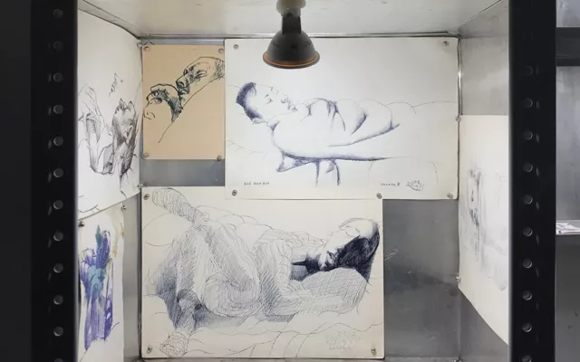 Яшкины пятнашки. Как выставка работ художника из психиатрической больницы проблематизирует тотальный контроль в обществе