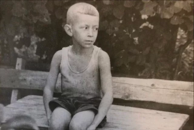 «Как привлекало сиротство!»: воспоминания Льва Рубинштейна о детстве