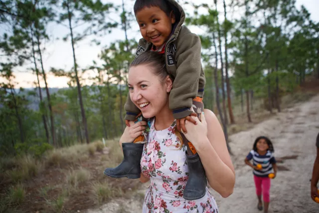 «Романтика? Никакой романтики»: как врач-волонтер открыла бесплатную больницу в Гватемале