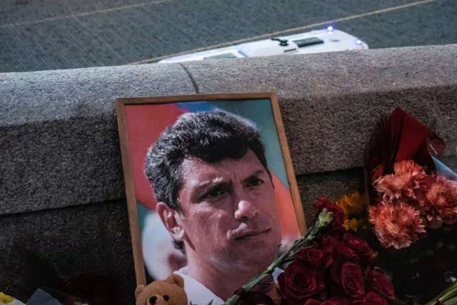 «Если забывать таких людей, то себя потеряем»: россияне, пришедшие на акцию памяти Немцова, о российской власти и войне