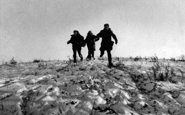 «Мы — лёд под ногами майора». Фрагмент книги «Следы на снегу. Краткая история сибирского панка»