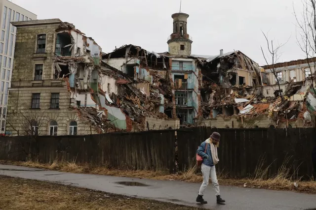 Петербург должен быть разрушен? Градозащитники проводят экскурсии по городским руинам