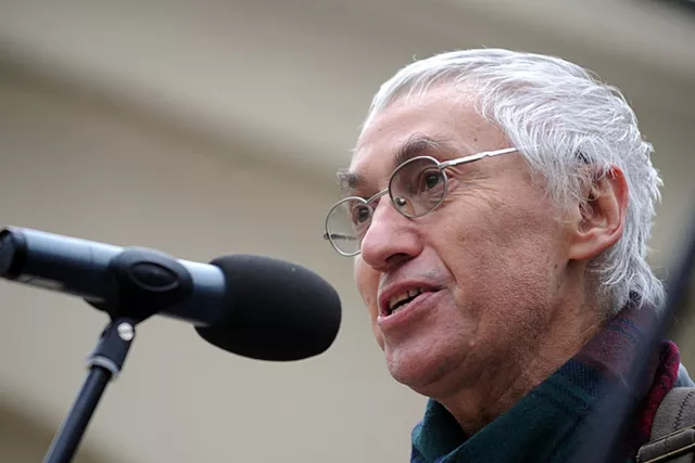 «То ли сердце стучит, то ли ветер горчит, то ли в воздухе пахнет войной». О поэтике Олега Чухонцева в мире симулякров