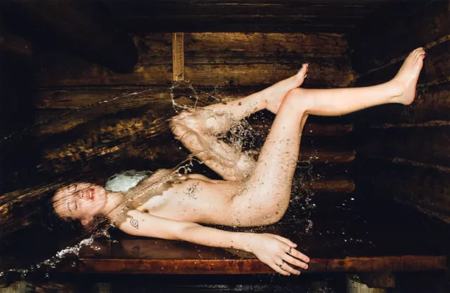 От пенсионерки-бактерии до старшеклассницы-призрака: как менялся взгляд отечественных художников на женщин?