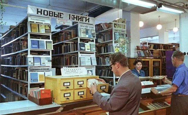 Прощание с коммунизмом. Как в 90-е менялась детская литература: научпоп, фэнтези, секспросвет и подростковые детективы